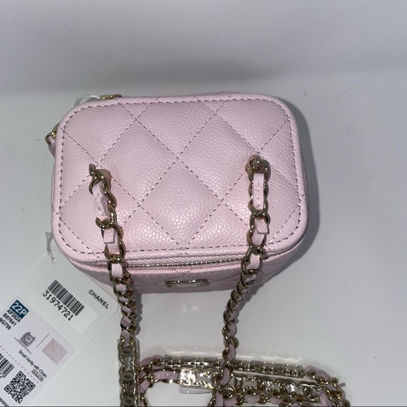 Sold Chanel 22P Light Pink mini vanity with CC interlock chain and Mirror - Picture 4 of 15